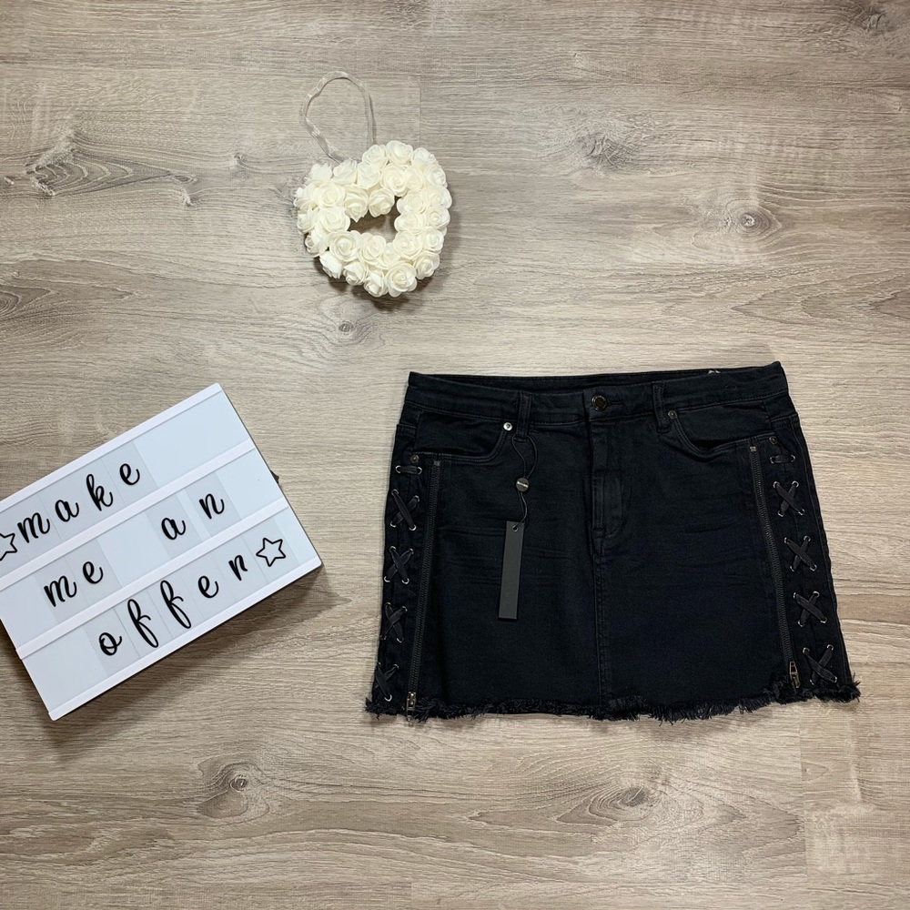 BlankNYC women’s black mini skirt